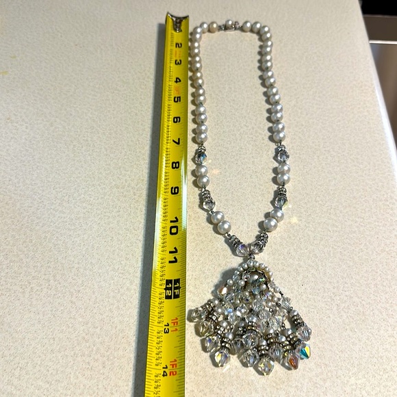 Vintage metal link chain faux pearl, crystal, rhinestone necklace (480) - Picture 6 of 10
